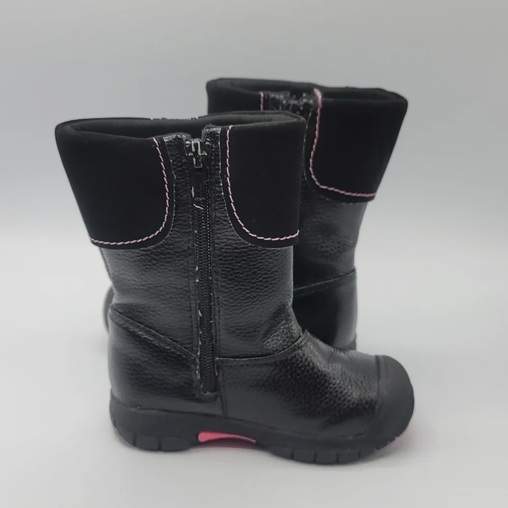 Khombu girls boots size 8 color black and pink